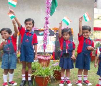Bachpan, Agra